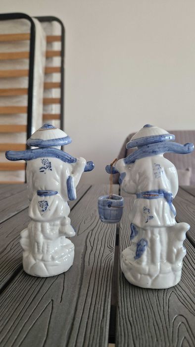 Conjunto 2 estatuetas de porcelana orientais