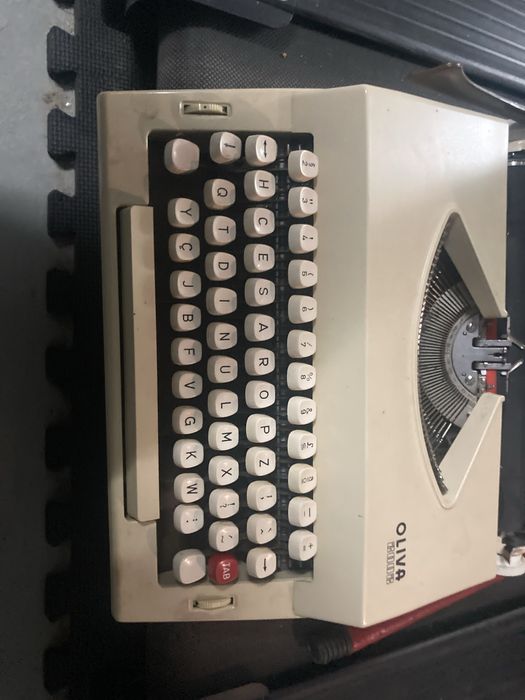 Maquina de escrever como nova