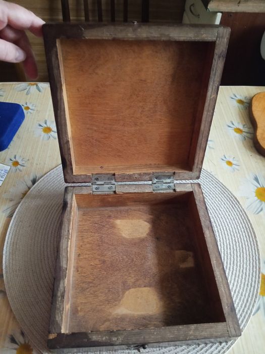 Деревянная старинная шкатулка 1952года, размеры 21см * 21см, *7см.