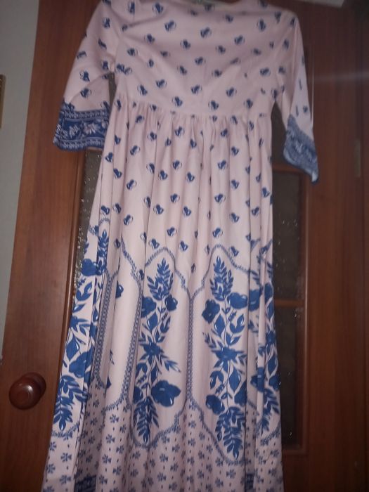 Закрита жіноча сукня 42 розміру