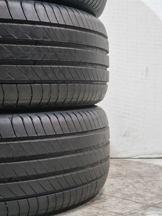 4 Pneus 215/65R17 MICHELIN Semi Novos