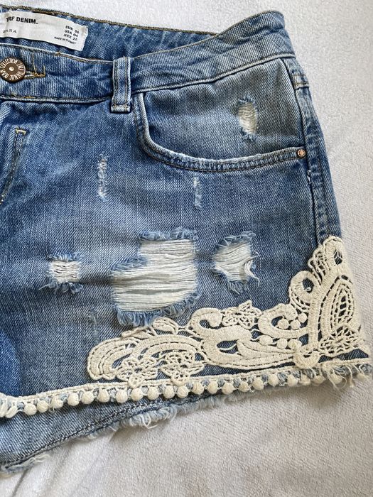 Krotkie  jeansowe spodenki damskie Zara