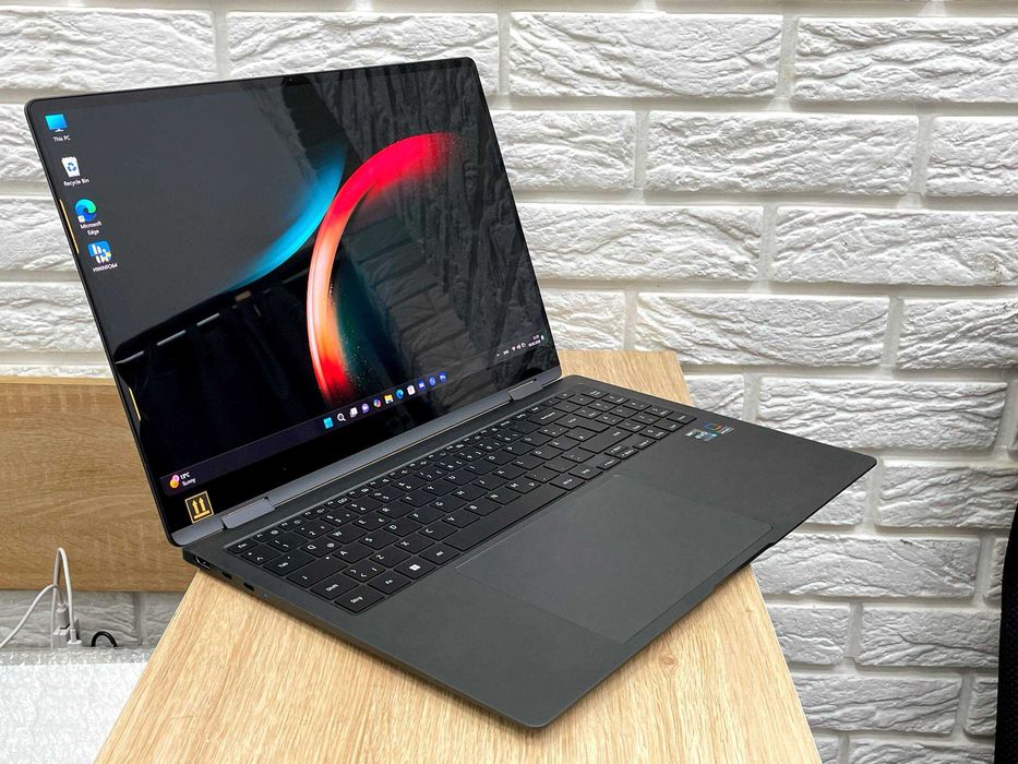Samsung Galaxy Book3 Pro 360- 15.6 AMOLED/ I7-1360P/ 16Gb DDR5/1Tb SSD