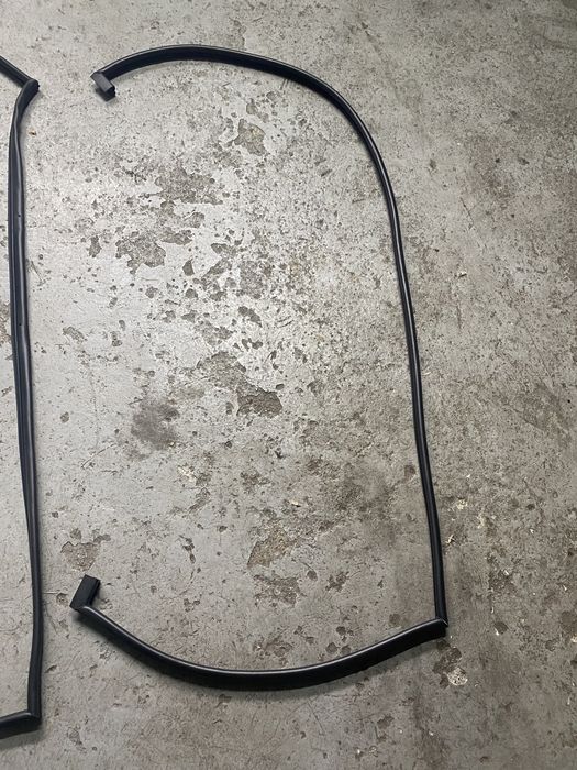 Уплотнитель Форд Транзит резинка