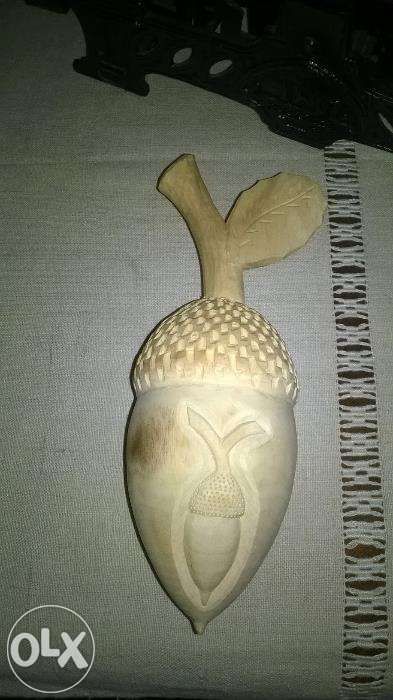 Bolota em madeira de limoeiro feita à mão