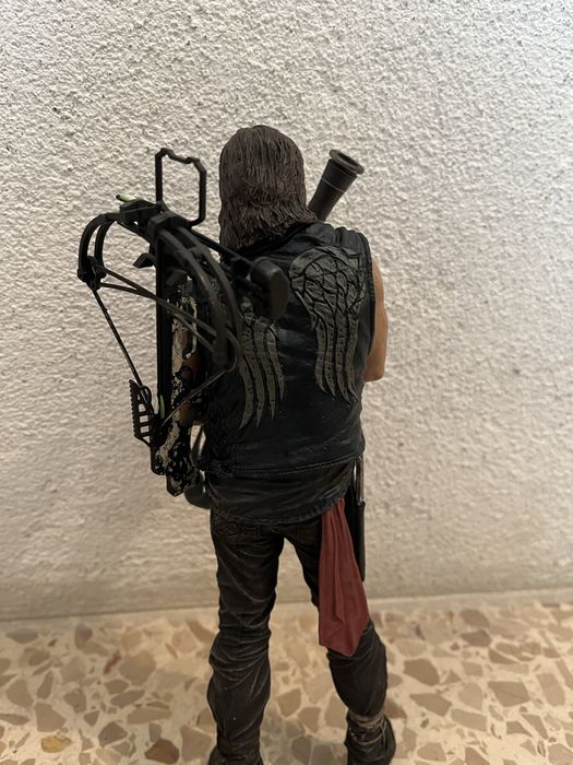 The Walking Dead Deluxe 10" Actionfigur Daryl Dixon Rocket Launcher