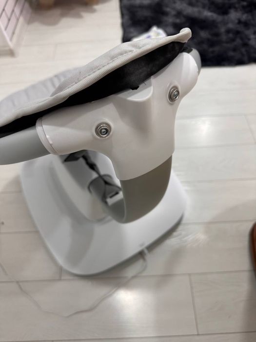 Заколисуючий центр 4Moms MamaRoo 5.0 Сlassic Grey