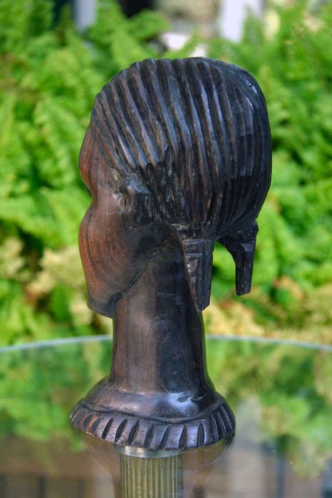 Busto de cabeça tribal africana