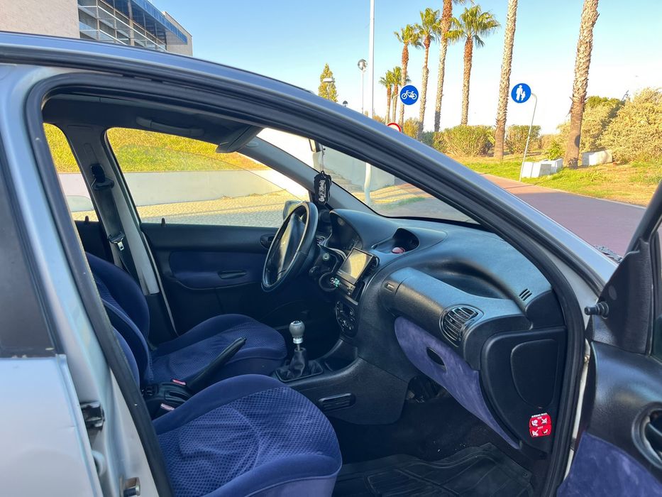 Peugeot 206 1.2 - Ano 2004