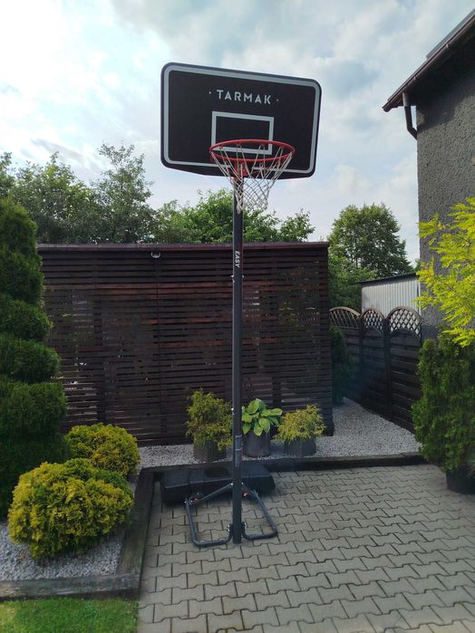 Stojący kosz do koszykówki