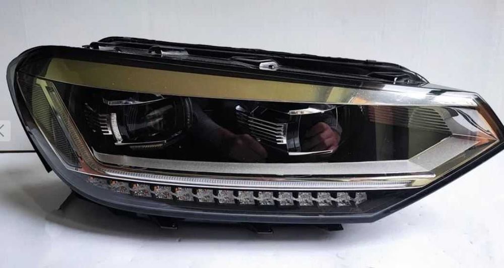 Lampa prawa Touran III full led 5TB reflektor