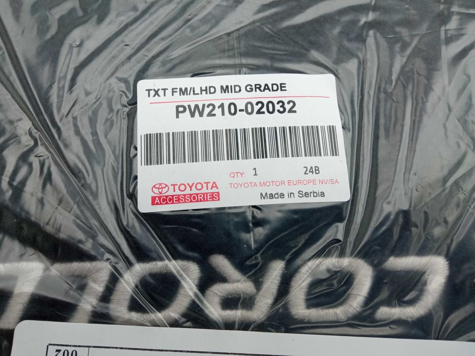 Dywaniki samochodowe Toyota Corolla komplet oryginał Toyota