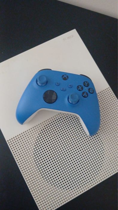 Xbox One 1TB + 3 Jogos + Comando Original (Pronta a Jogar)"