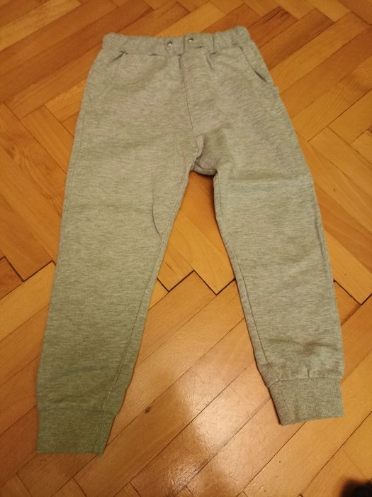 Spodnie chłopięce dresowe 128cm