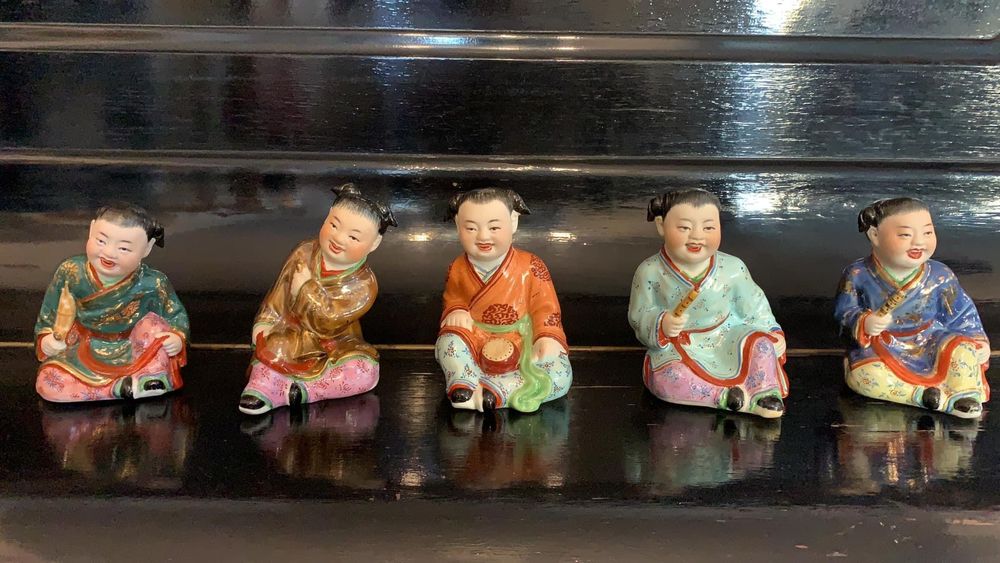 5 Laughing boys em porcelana oriental. Marcados e numerados. Alturas e
