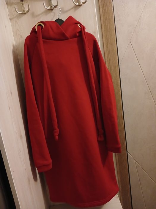 Плаття тепле з капюшоном. Дуже тепле і зручне. Розмір S-М.