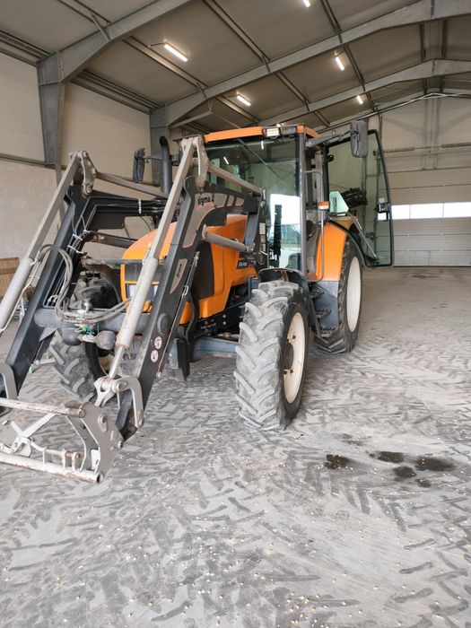 Ciągniki Renault Ares 610RZ z ladowaczem