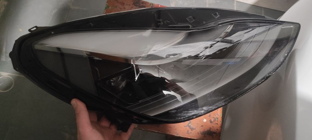 Фара Тесла model y , hella , права фара оригінал, tesla model y фара