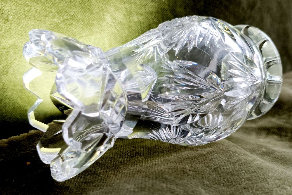 Kryształowy wazonik Bohemia  głęboki szlif, ciężki, 10,5 cm