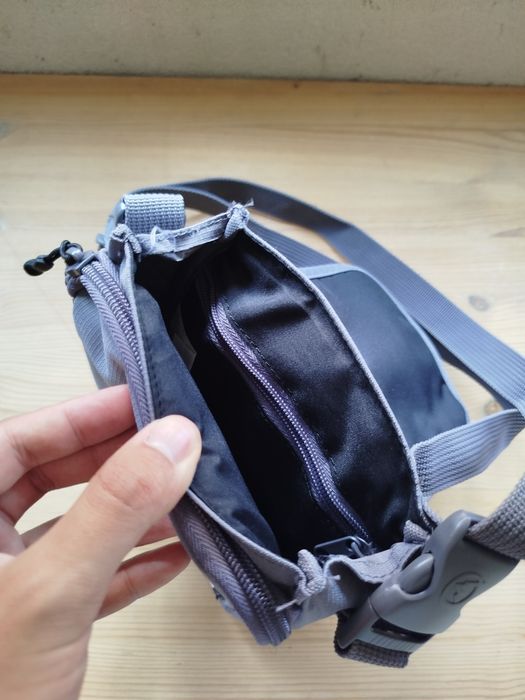 Bolsa tira colo cinzenta, Berg