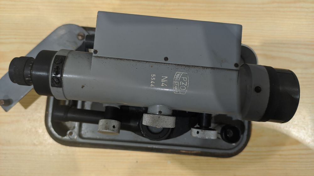 Niwelator optyczny PZO Ni 4 + statyw + skrzynka metalowa (geodezja)