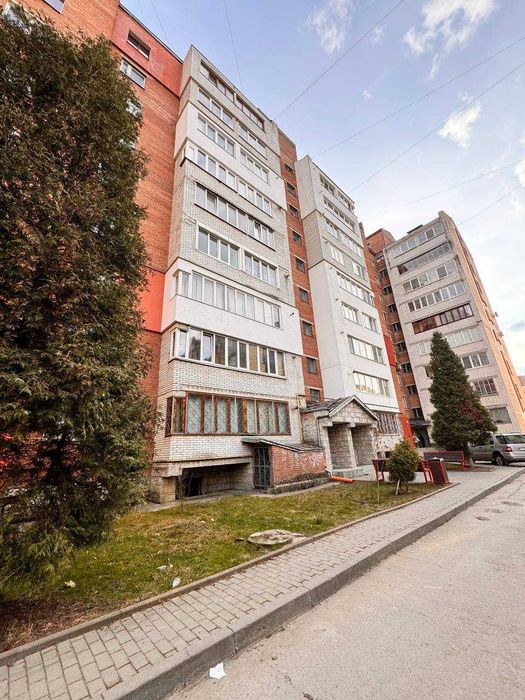 Продається 3 кімнатна Квартира з ремонтом