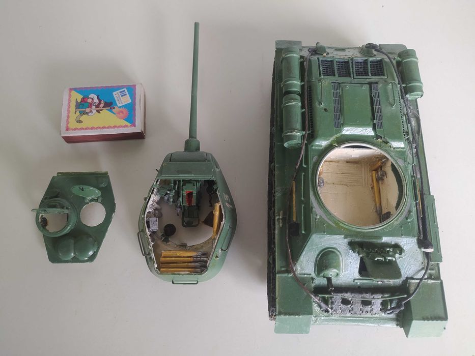 Танк Т-34-85 масштаб 1:35, рухома модель