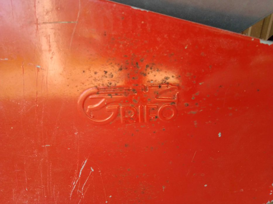 Esmagador de uvas a motor eléctrico.