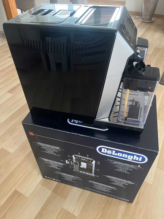 Ekspres DeLonghi PrimaDonna Class (typ: ECAM550.55.SB) - OKAZJA!!!
