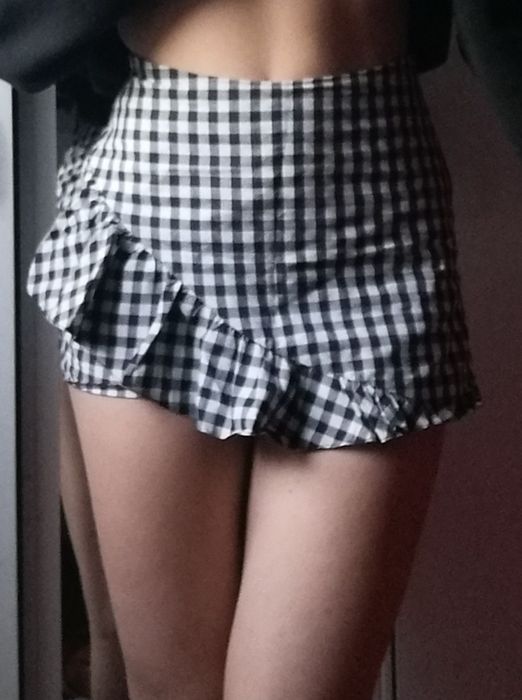 spódniczko-spodenki czarno-białe w kratkę