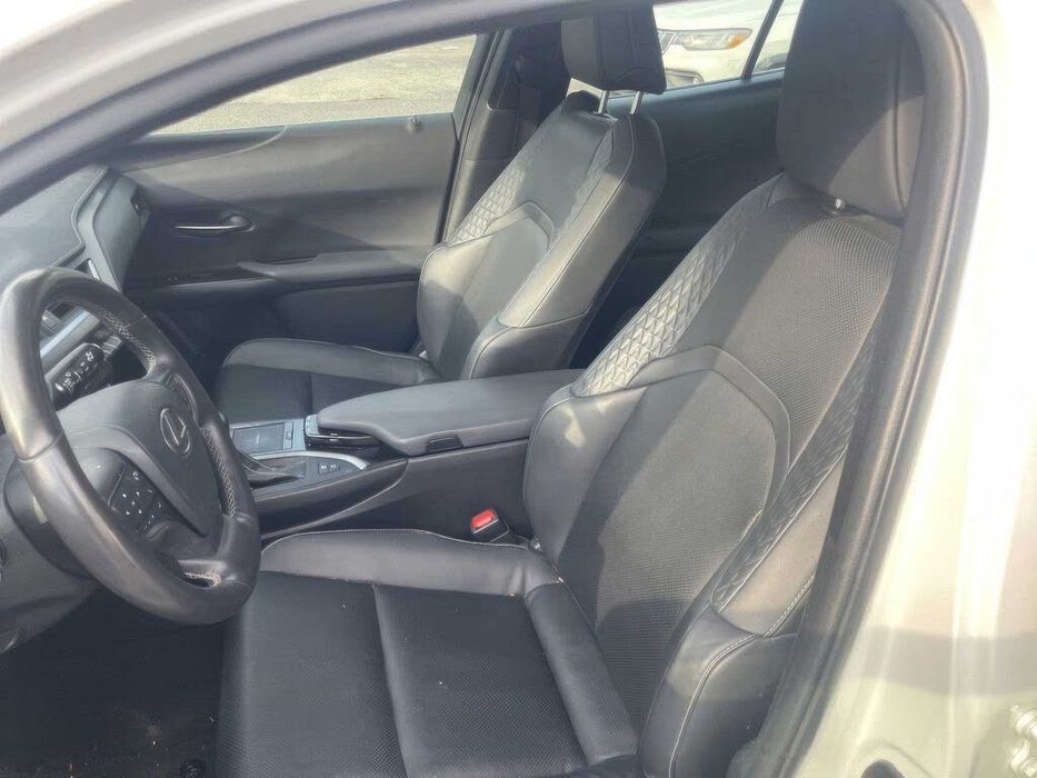 Lexus UX 250h      2020