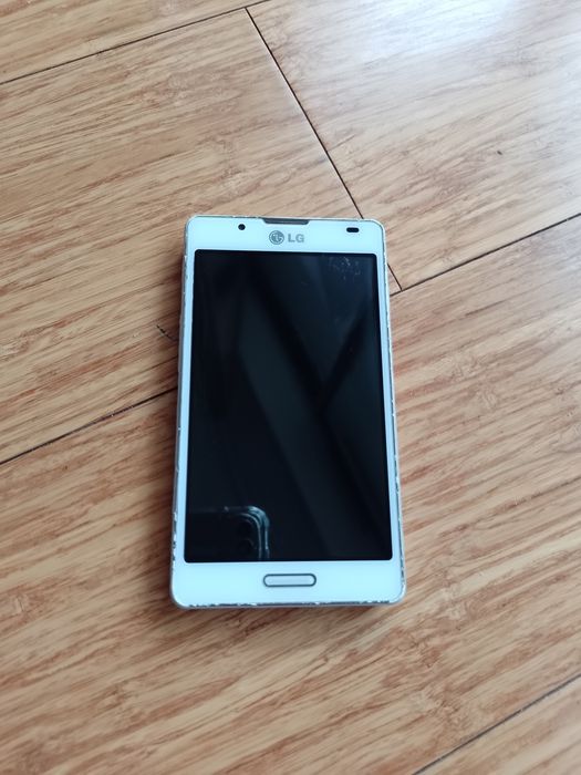 Smartfon LG P710