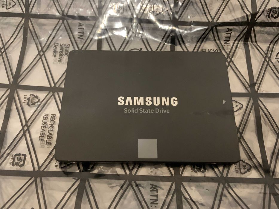 Samsung Sata SSD 850 EVO 500GB Почти новый! 3300 часов и 100% здоровья!