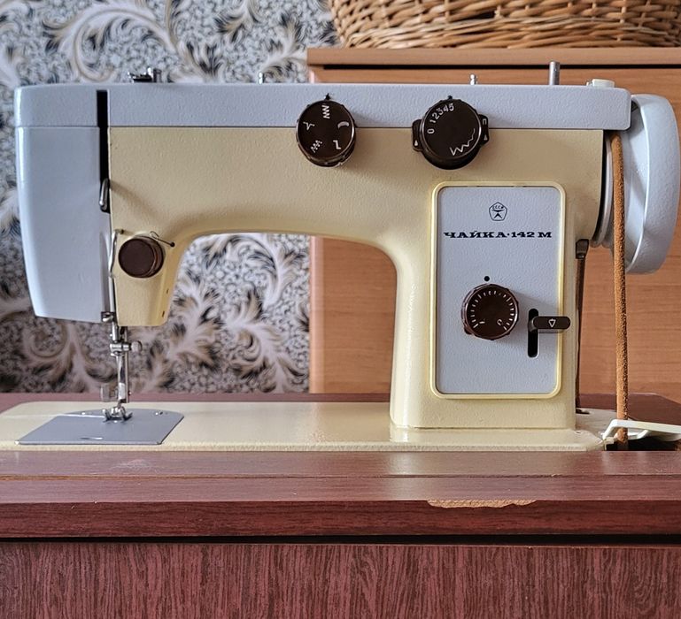 Швейна машинка Чайка 142М