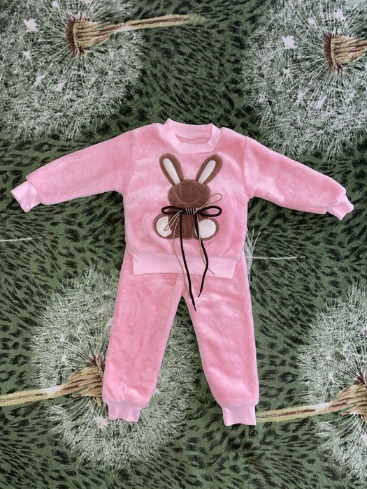 Теплий спортивний костюмчик на дівчинку (велюровий)