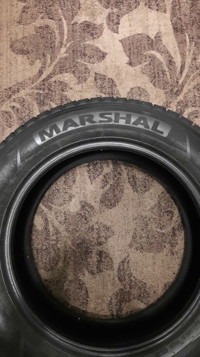 Продам зимню резину marshal 215 60 17