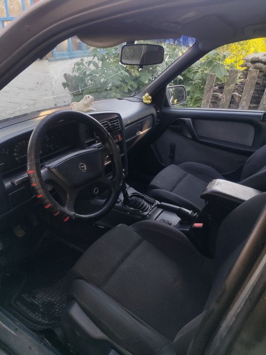 Продам  автомобіль OPEL Omega b