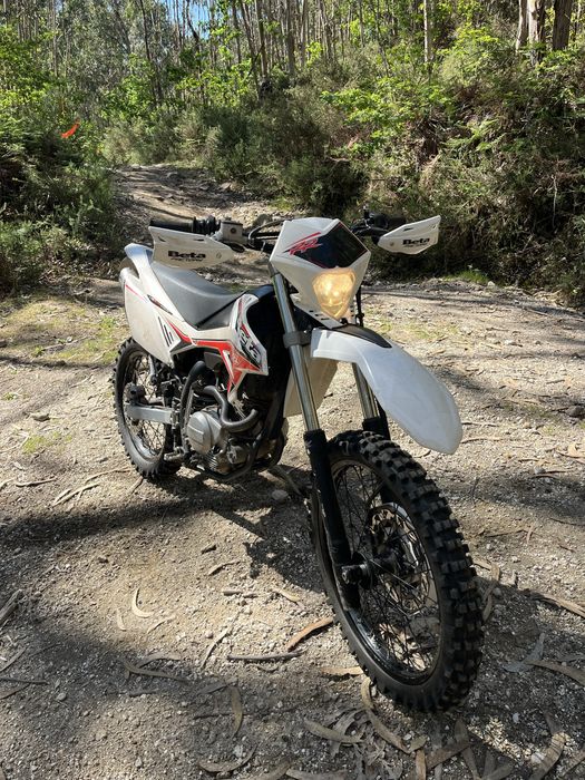 Beta RR 125 Enduro 4T 2014 – Matriculada (Carta A1)