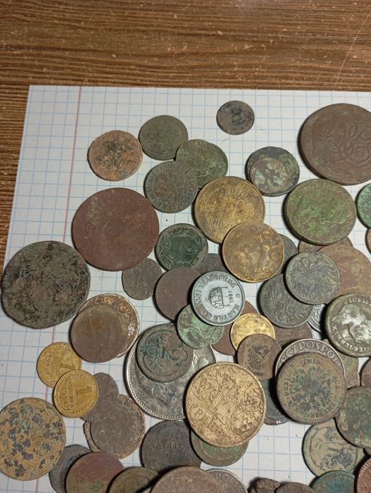 Монети та різне .