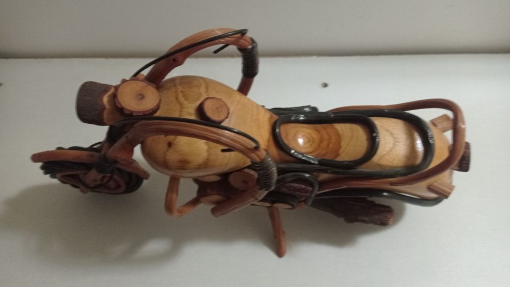 Moto decorativa madeira