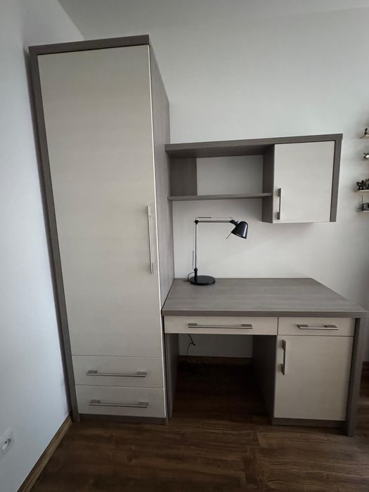 Zestaw dla studenta lub dziecka. Biurko, szafa, łóżko.