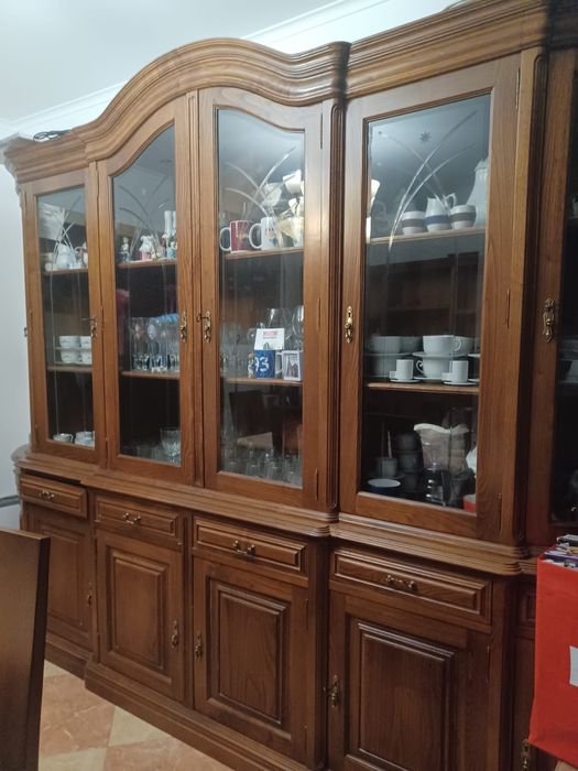 Vendo mesa com 6 cadeiras etc