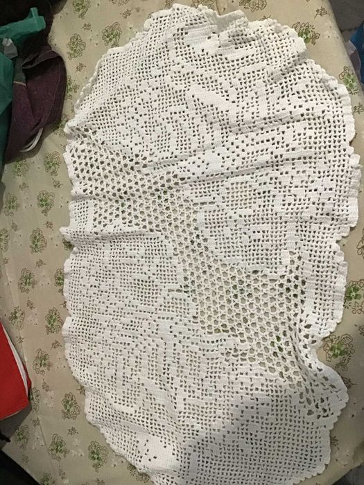 napron de renda oval pequeno