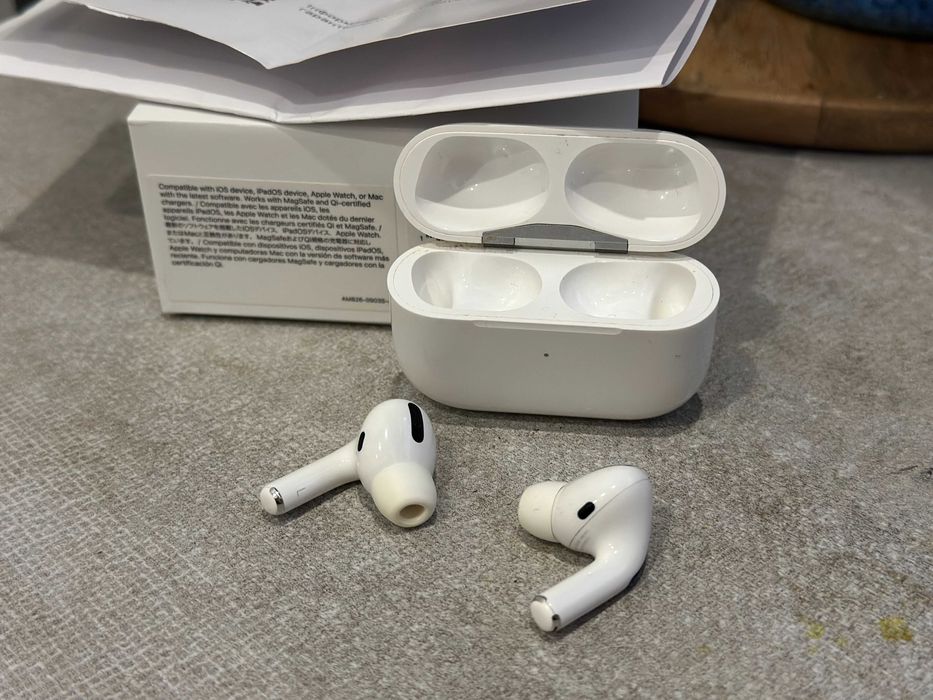 Apple AirPods Pro із зарядним футляром MagSafe Оригінал БУ