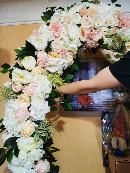 Цветочная гирлянда, арка,президиум ,фотозона ,декор фасада