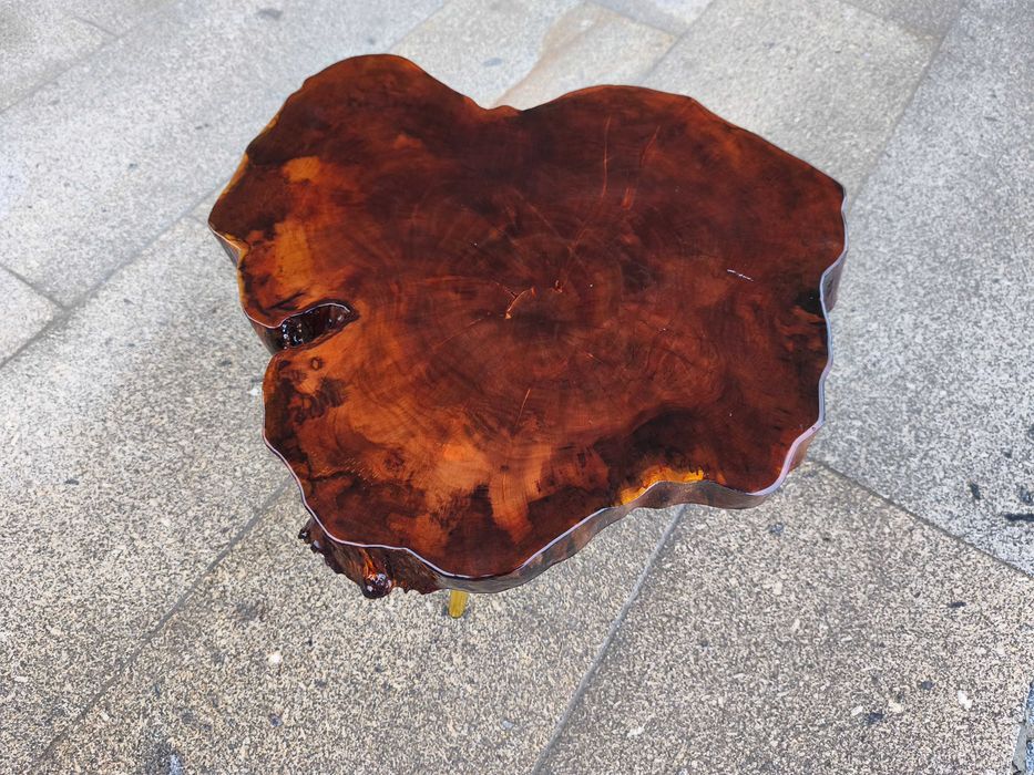 Mesa de centro em resina epóxi