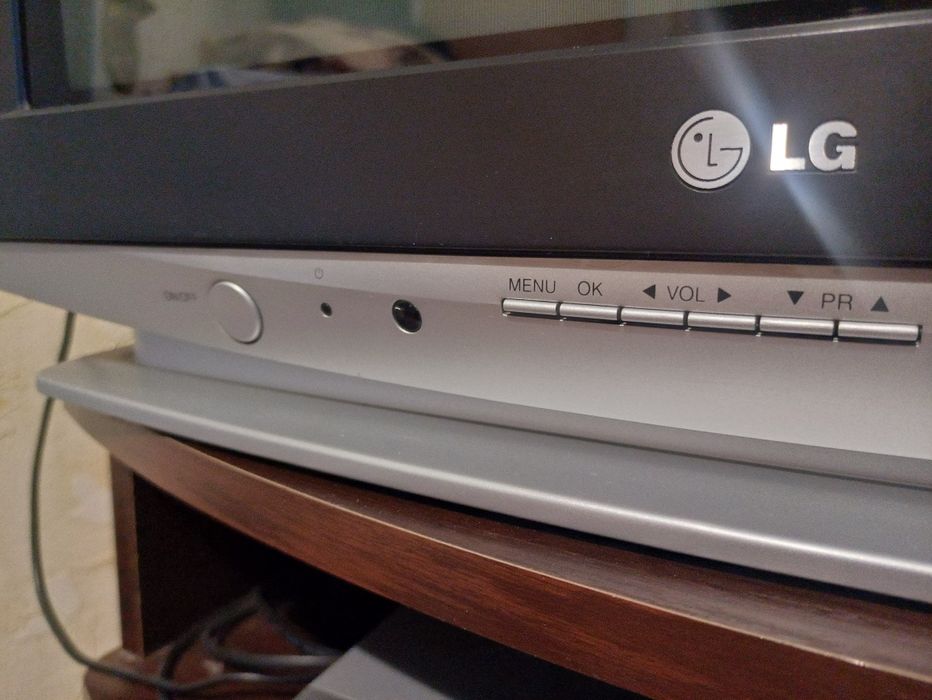 Телевізор LG 21FS4RLX формат Super Slim