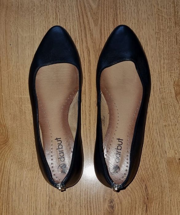 Czarne eleganckie baleriny marki Darbut