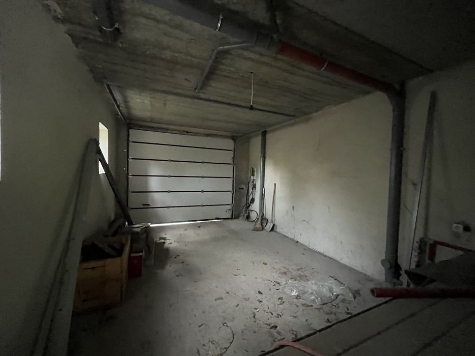 Сучасн.котеж закритою територ.в р-н нових котед. поруч центр.частини.