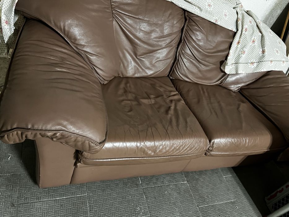 Sofa em pele (2 sofas)